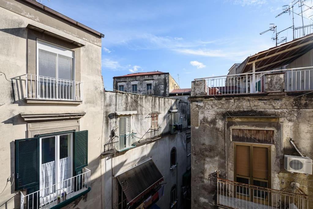 A Due Passi Da Toledo Apartment Napoli Exterior foto