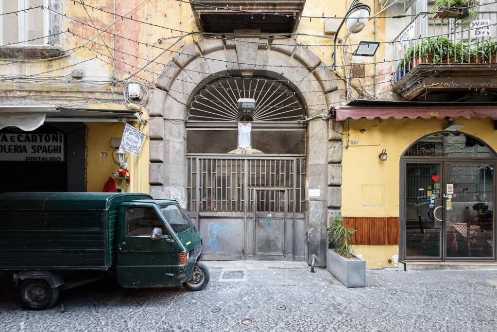 A Due Passi Da Toledo Apartment Napoli Exterior foto